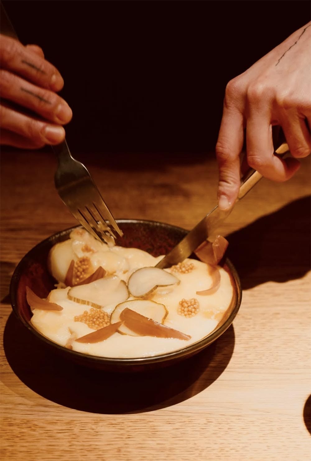 Une assiette de tapas dégustée au comptoir